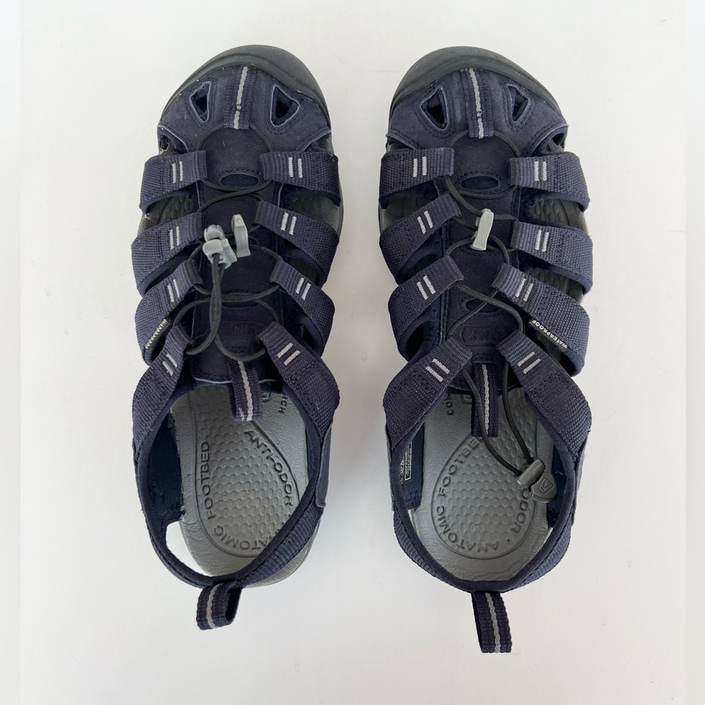 KEEN Men's Clearwater CNX Sandal in Navy Blue and Light Gray, size 10 / 43